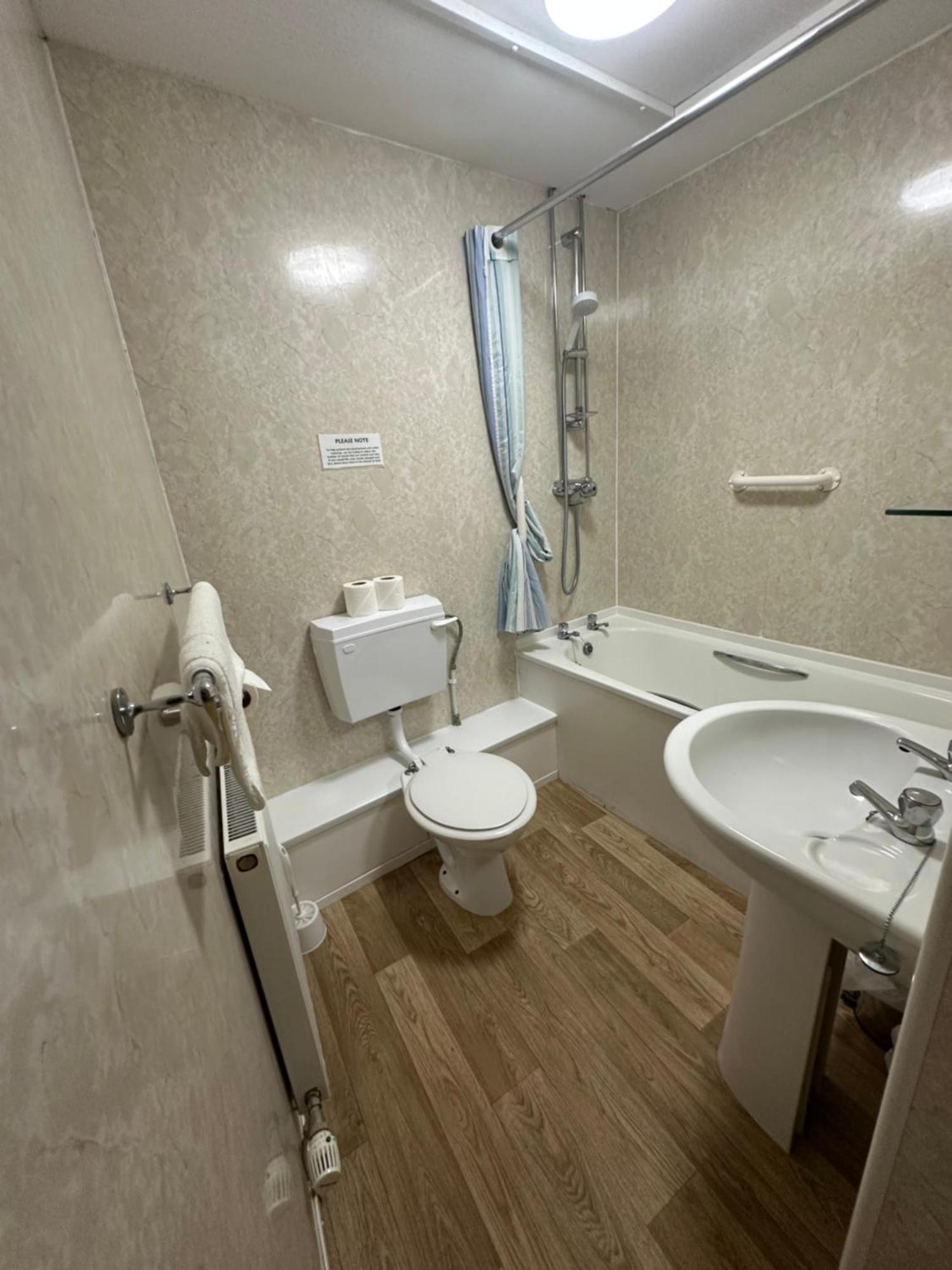 Clarence House Отель 2*